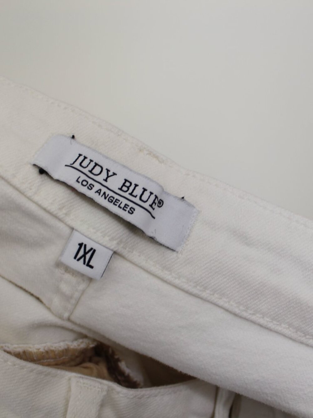 Judy Blue White Denim Bermuda Shorts 1X Raw Hem - Picture 7 of 9